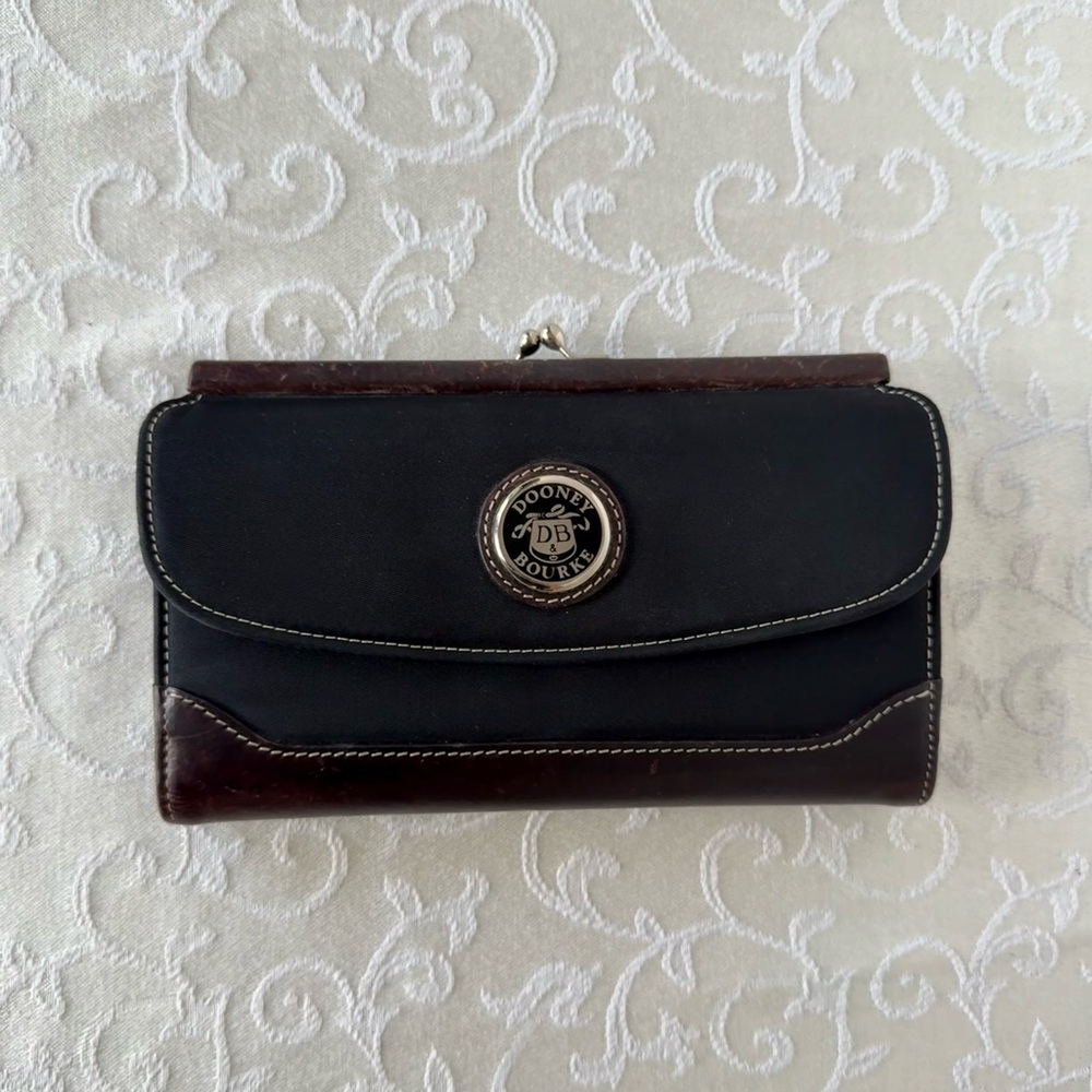 Dooney & Bourke Vintage Kisslock Leather Nylon Clutch Wallet